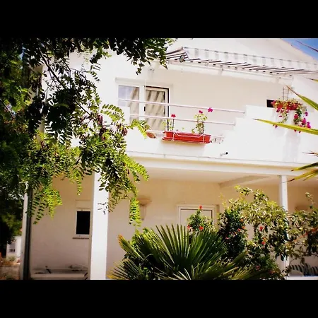 Nicol Guest house 3*