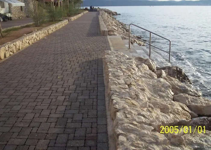 ゲストハウス Nicol ビビニェ