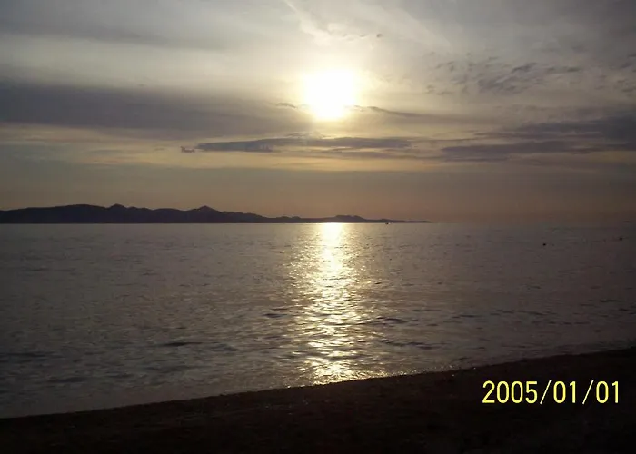 Nicol ゲストハウス 3*