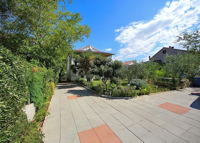 Nicol ゲストハウス ビビニェ