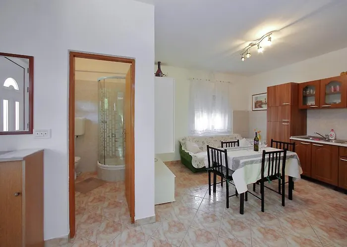 Nicol ゲストハウス ビビニェ