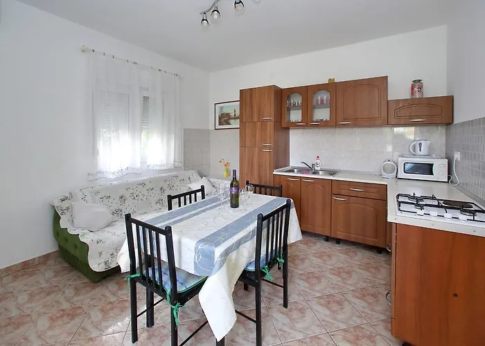 Nicol ゲストハウス ビビニェ