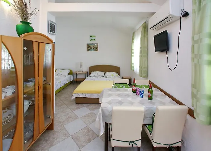 ゲストハウス Nicol ビビニェ